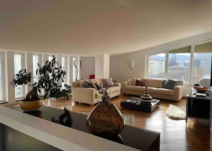 Luxury Spacious Flat With A Lovely Terrace