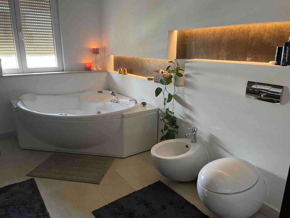 Luxury Spacious Flat With A Lovely Terrace Apartamento Tirana
